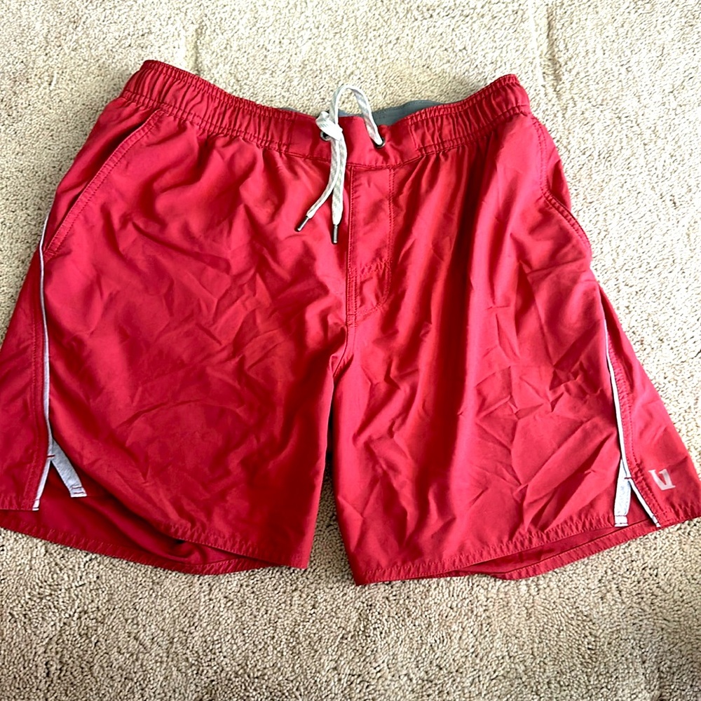 Vuori brick red medium lined shorts